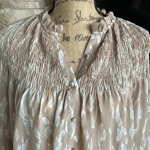 blu pepper tan and white brush stroke print split neck line sheer button up top - Picture 3 of 16